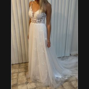 Beautiful wedding dress/ size 2!